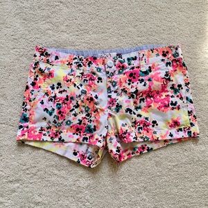 VIBRANT & FUN “SO” low rise shorts!